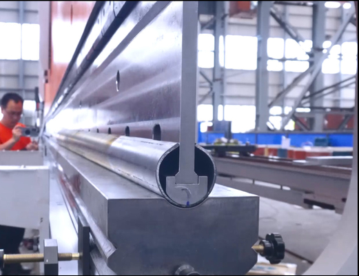 Machine automatique à grande vitesse pour la fabrication de tuyaux à vis 18m/min