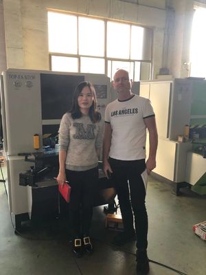 Couverture de porte ou d'armoire européenne Angle d'angle Machine de formage CNC Formage de coupe une fois