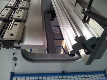 ESTUN E200 contrôleur CNC pliage de dossier pour la production à grande échelle 2600mm Distance entre les colonnes